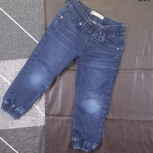 3/$20 Levi’s jeans age 4 - 5